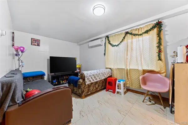 13006 58th RD, Flushing, NY 11355
