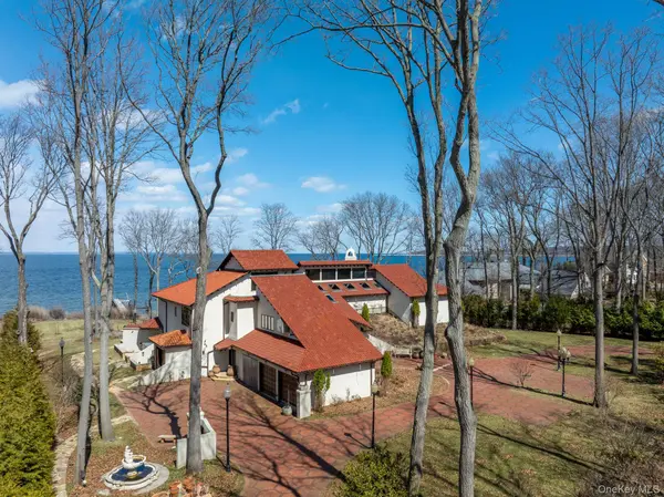 1 Sea Crest DR, Lloyd Neck, NY 11743