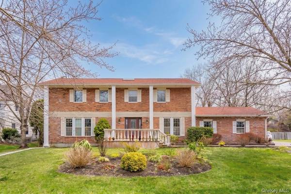 26 Birchdale LN, Port Washington, NY 11050