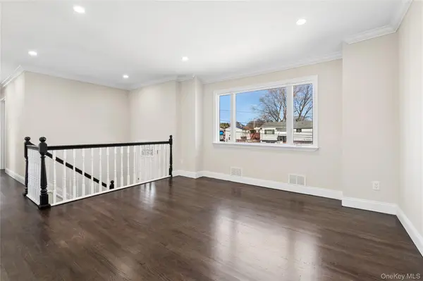 236 Vermont AVE, Bay Shore, NY 11706