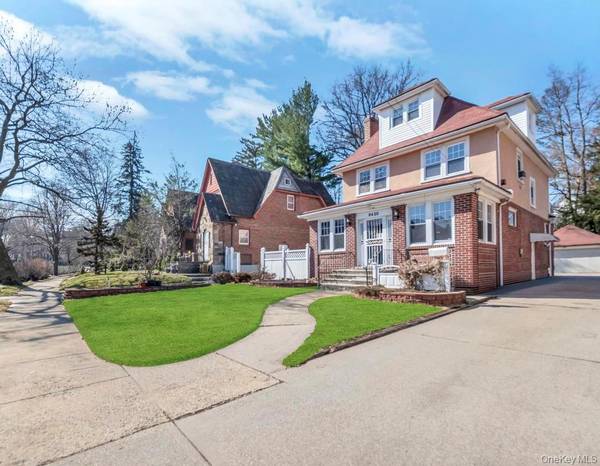 8420 Charlecote RDG, Jamaica, NY 11432