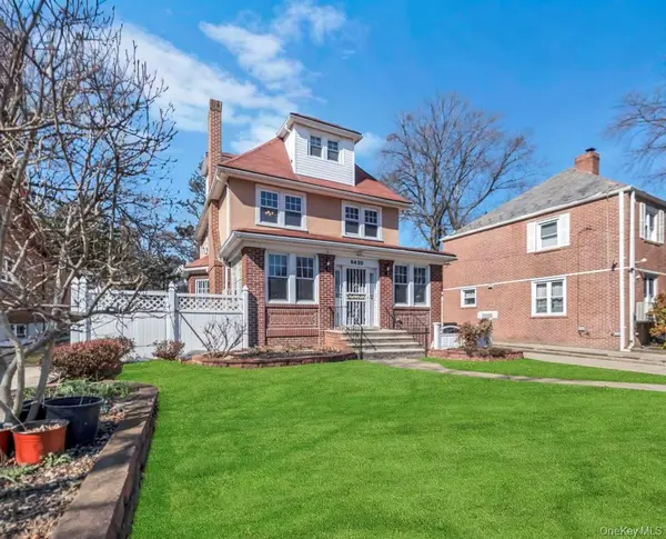 8420 Charlecote RDG, Jamaica, NY 11432