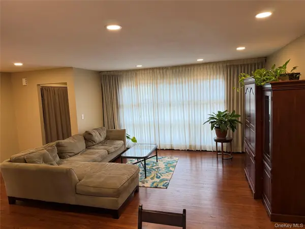 21 Crescent PL, Monroe, NY 10950