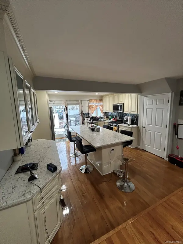 869 De Mott AVE, Baldwin, NY 11510
