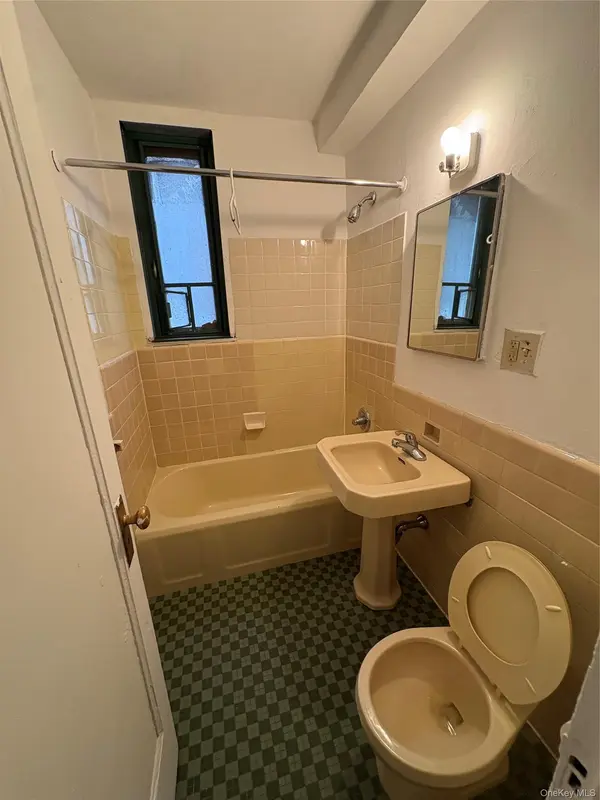 24 Metropolitan OVAL #ME, Bronx, NY 10462