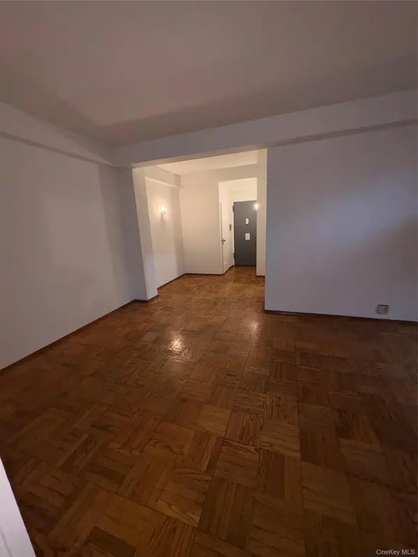 24 Metropolitan OVAL #ME, Bronx, NY 10462