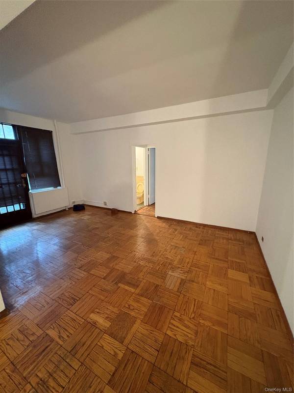 24 Metropolitan OVAL #ME, Bronx, NY 10462