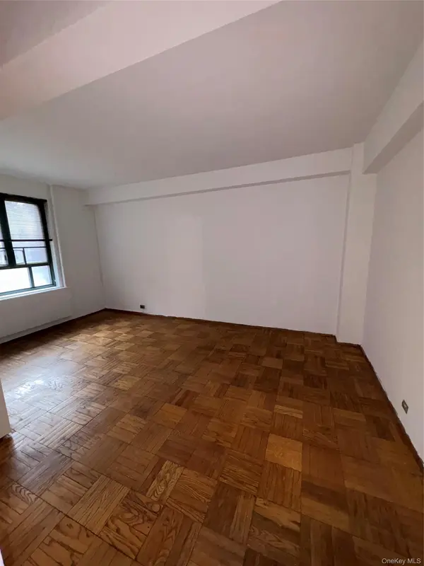 24 Metropolitan OVAL #ME, Bronx, NY 10462