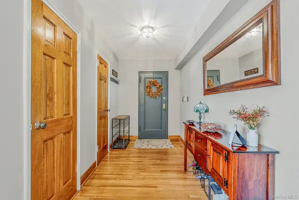 16 Edwards ST #3G, Roslyn Heights, NY 11577