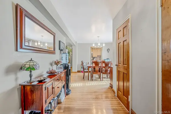 16 Edwards ST #3G, Roslyn Heights, NY 11577