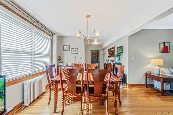 16 Edwards ST #3G, Roslyn Heights, NY 11577