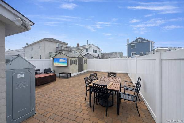 611 West RD, Broad Channel, NY 11693