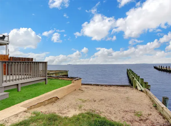 894 Bay 9th ST, West Islip, NY 11795