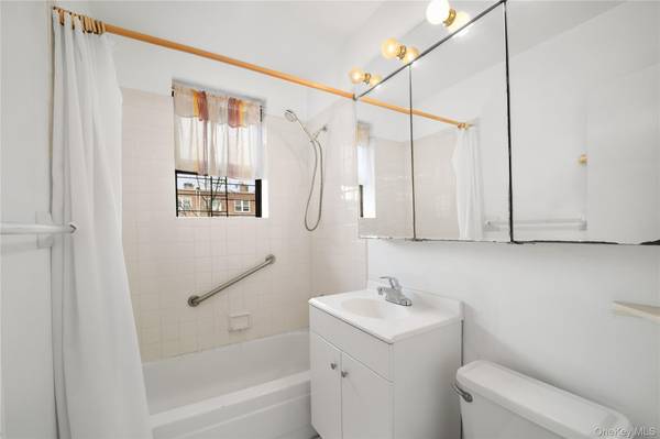 215-12 47th #2D-12, Bayside, NY 11361