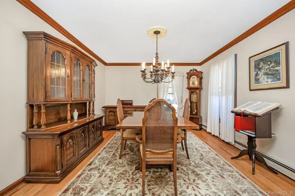 43 Farm RD, Wading River, NY 11792
