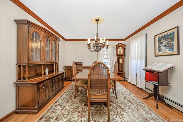 43 Farm RD, Wading River, NY 11792