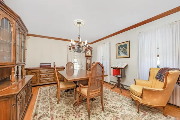 43 Farm RD, Wading River, NY 11792