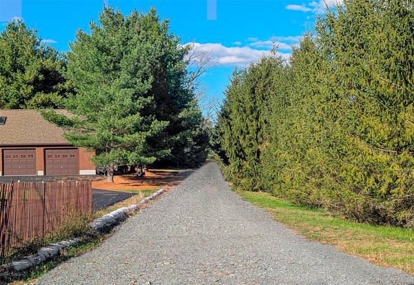 5 Spruce Hill LN, Warwick, NY 10990
