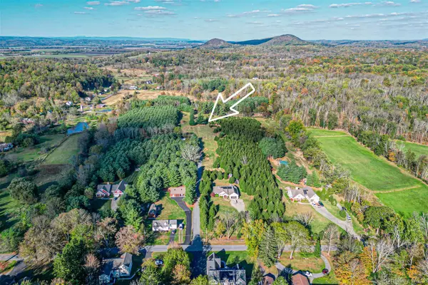 5 Spruce Hill LN, Warwick, NY 10990