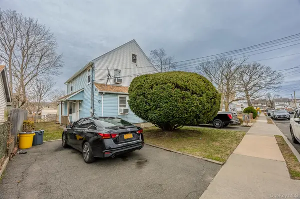 34 Mervin ST, Inwood, NY 11096