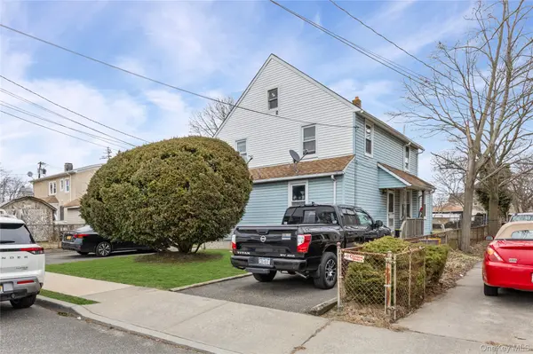 34 Mervin ST, Inwood, NY 11096