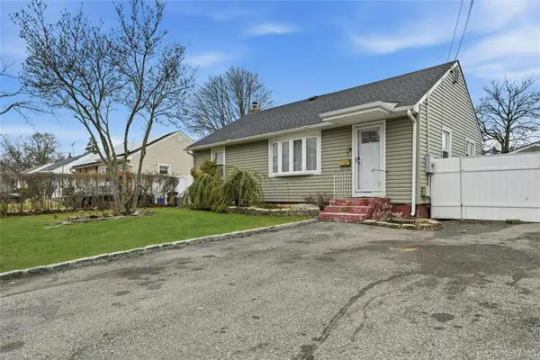 135 Cumberbach ST, Wyandanch, NY 11798
