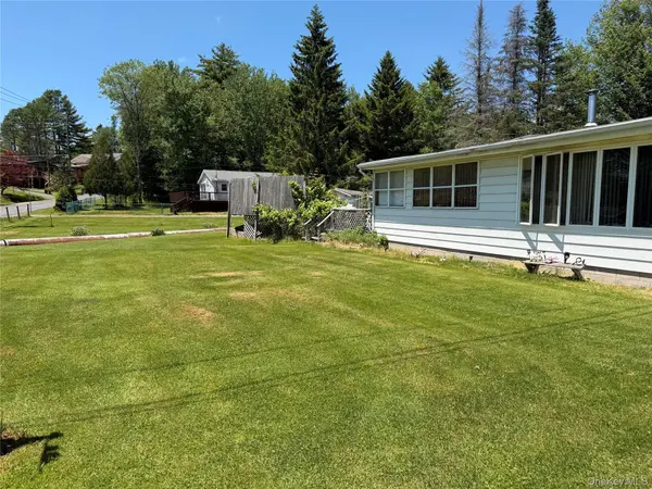 3 Cooper DR, Kauneonga Lake, NY 12720