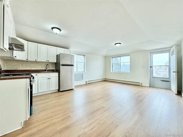 57-39 Mazeau ST #3rd Fl, Maspeth, NY 11378