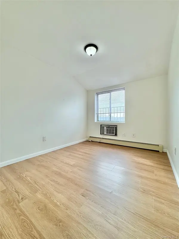 57-39 Mazeau ST #3rd Fl, Maspeth, NY 11378