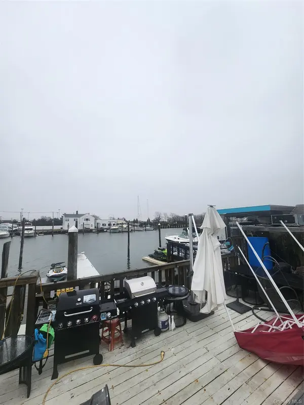 377 Woodcleft AVE, Freeport, NY 11520