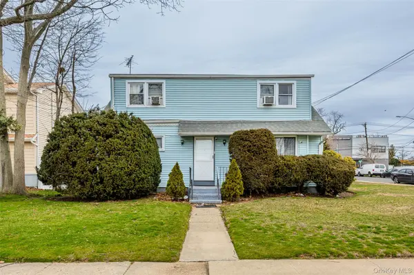 282 Caryl DR, Lawrence, NY 11559