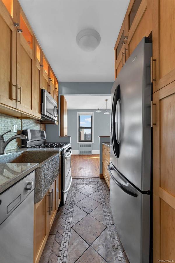 2015 Saint Paul AVE #6I, Bronx, NY 10461