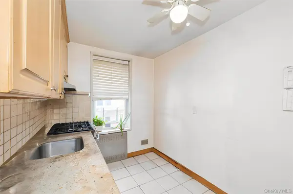 110 Brooklyn AVE #3Z, Freeport, NY 11520