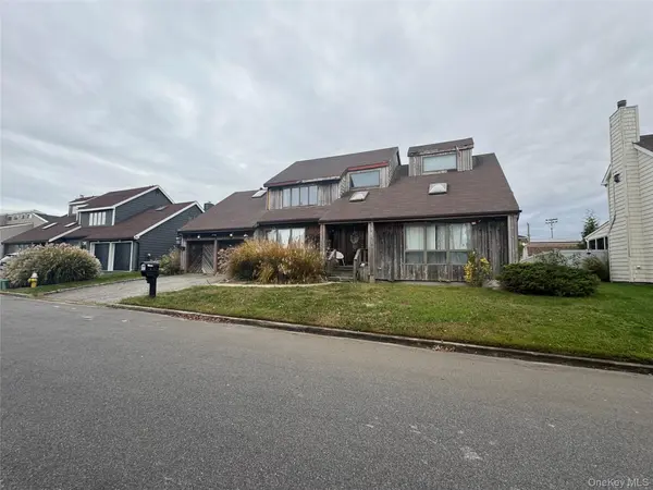 815 Anthony DR, Lindenhurst, NY 11757