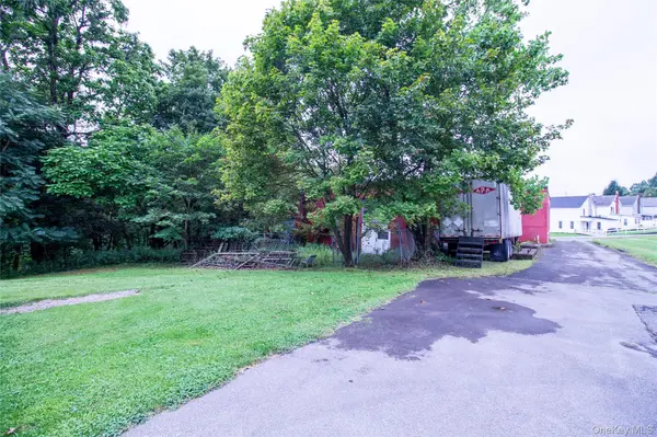 22 Creamery RD, Johnson, NY 10919