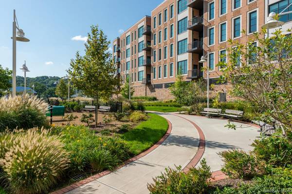 100 Garvies Point RD #1116, Glen Cove, NY 11542