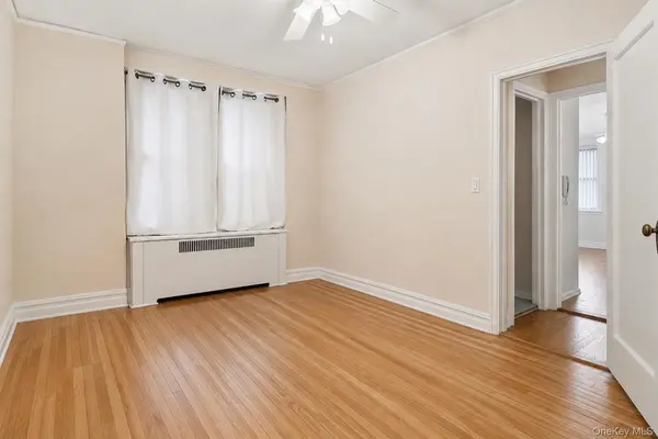 601 Pelham Pkwy #106, Bronx, NY 10467