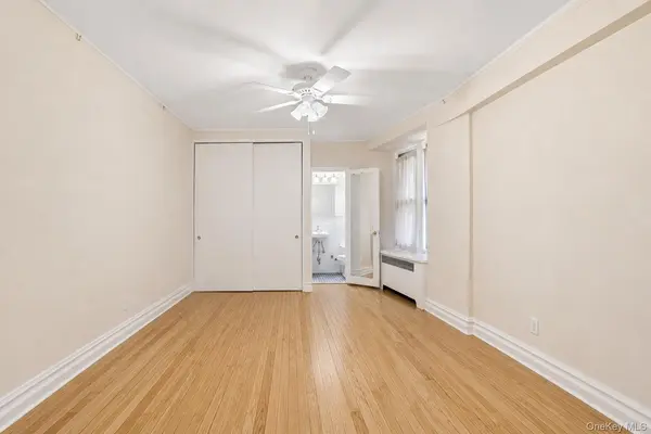601 Pelham Pkwy #106, Bronx, NY 10467