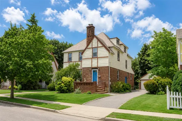 42 Mead ST, Hempstead, NY 11550