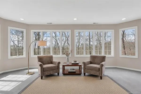 19 Parkview CIR, Carmel, NY 10512