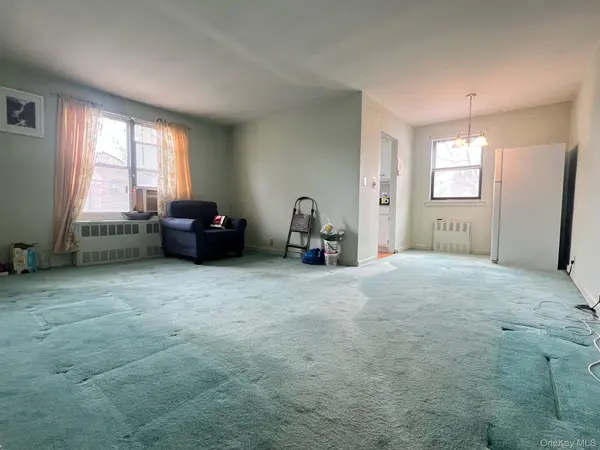 19617 73rd AVE #2nd FL, Fresh Meadows, NY 11365