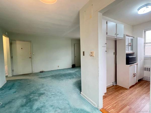19617 73rd AVE #2nd FL, Fresh Meadows, NY 11365