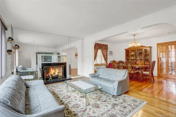 892 Bryant AVE, New Hyde Park, NY 11040