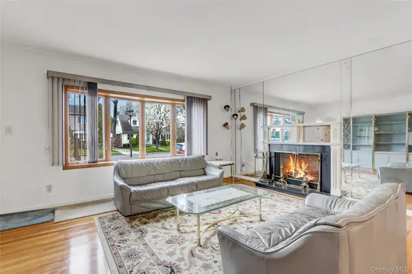 892 Bryant AVE, New Hyde Park, NY 11040