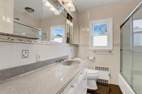 892 Bryant AVE, New Hyde Park, NY 11040