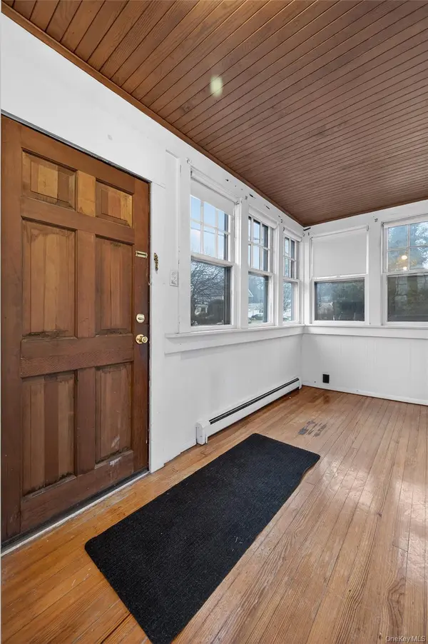 40 E 24th ST, Huntington Station, NY 11746