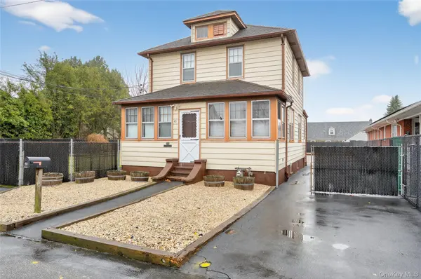 40 E 24th ST, Huntington Station, NY 11746