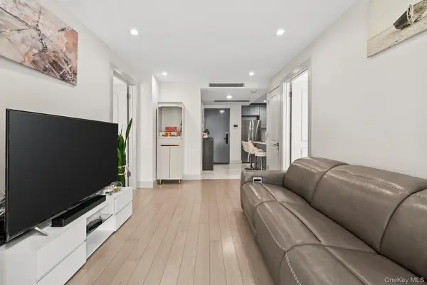 4162 Bowne ST #5A, Flushing, NY 11355