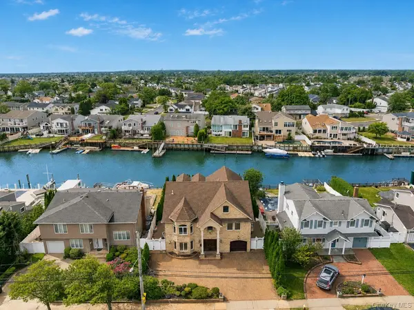 2904 Riverside DR, Wantagh, NY 11793