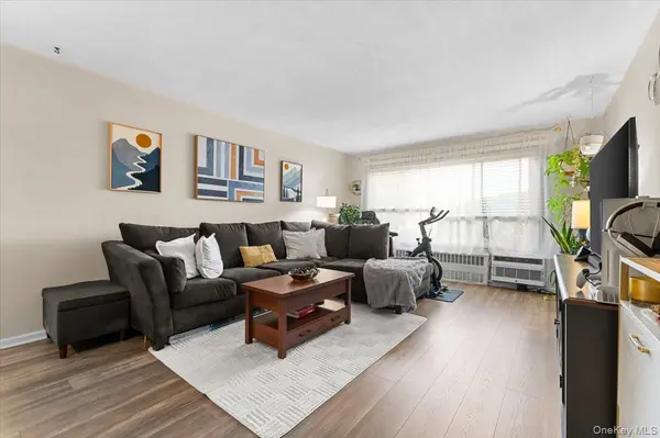 11 Edmunton #E5, North Babylon, NY 11703